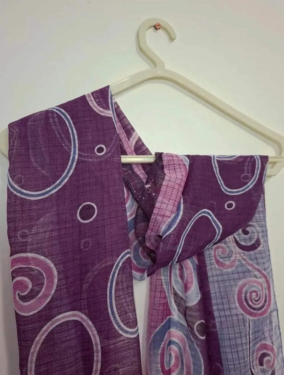 Lenço Echarpe Estampado Roxo Lilás - Novo (Nunca Usado) - Foto 3