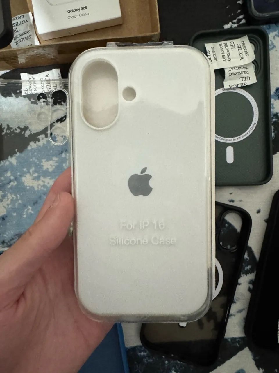 Capinha IPhone 16 branca 
