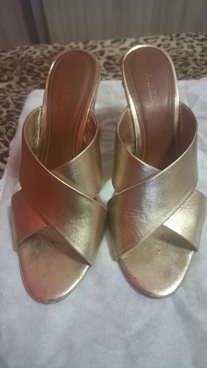 Sandalia Arezzo anabela dourada - Foto 2