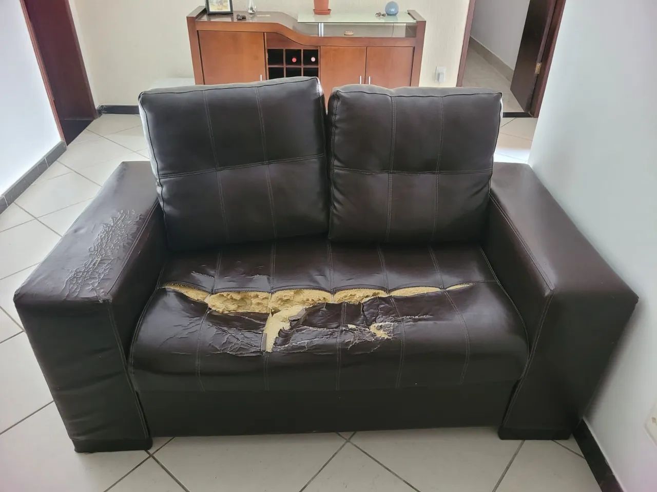 Sofá para doação, necessário reparo - Foto 4