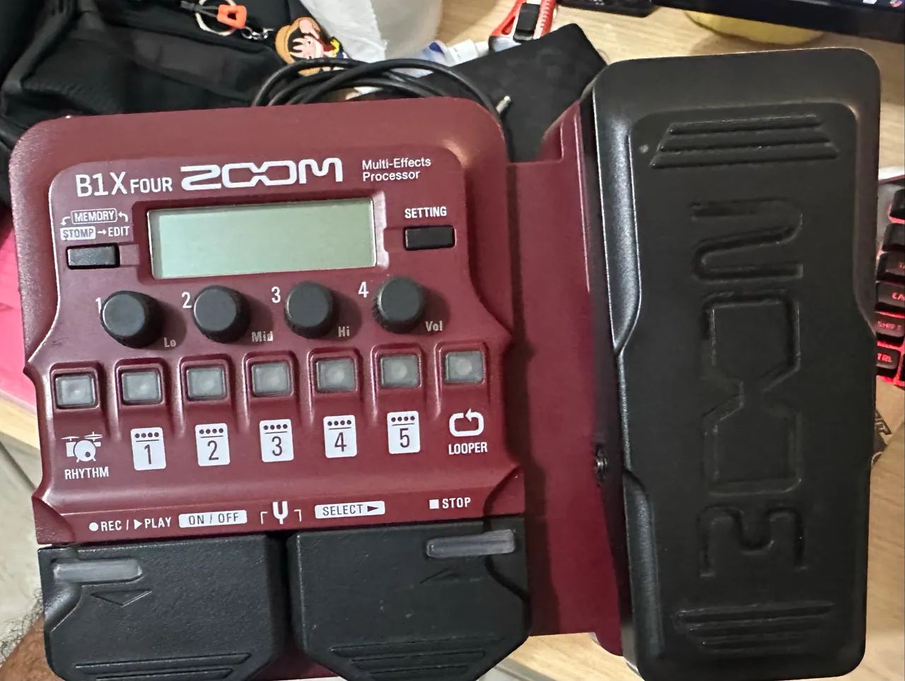Zoom B1xFour 