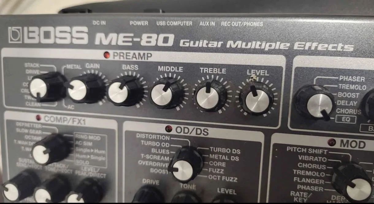 Pedaleira Boss ME80 / R$1600,00