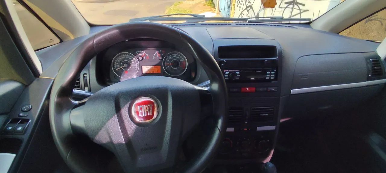 Fiat Idea Essence Dualogic 1.6 Flex 16V 5P 2012 - Foto 4