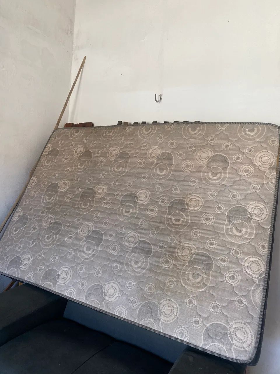 Cama de casal de madeira 