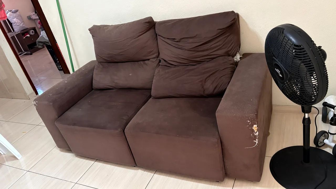 Sofá retrátil 2 lugares para reformar - oportunidade - Foto 5