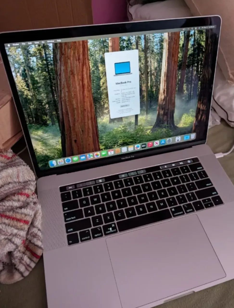 Macbook Pro 2018 / i7 / 16 GB de RAM / 256 GB / 15 Polegadas