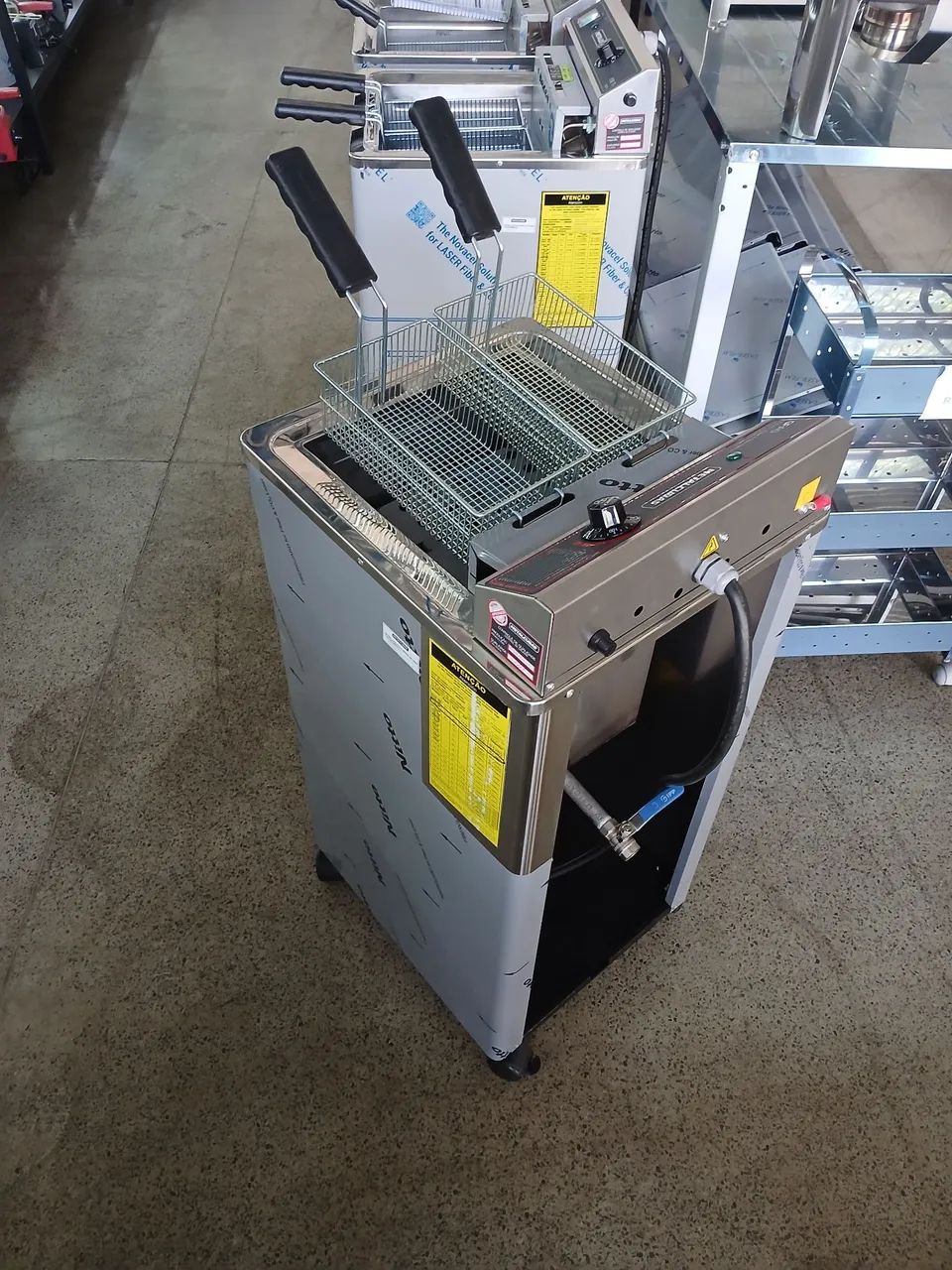 Fritadeira Elétrica Metalcubas GFAO 30 5000W  - Foto 4