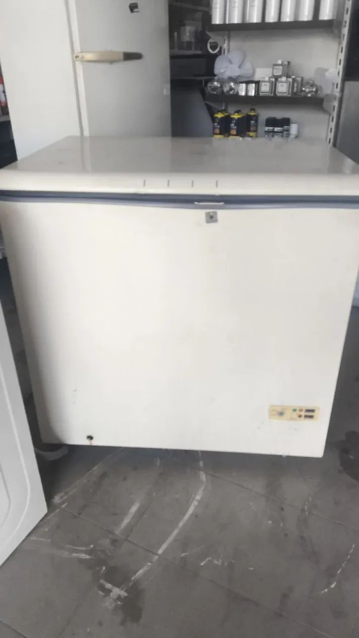 Freezer de uma tampa galopar funcionando perfeitamente 