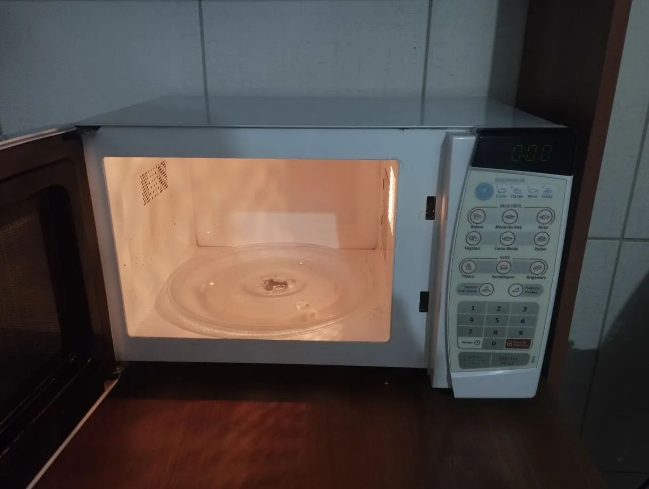 Vendo microondas Eletrolux 20L - Foto 2