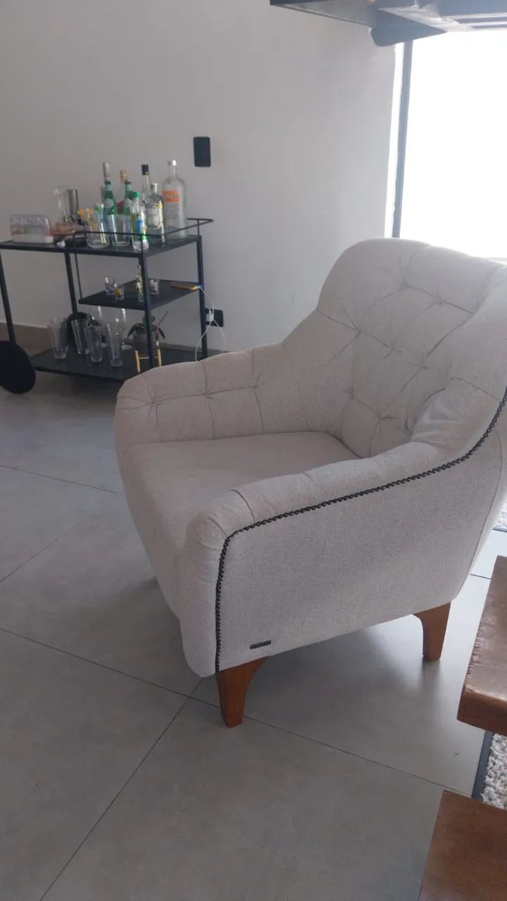 Poltrona elegante maravilhosa capitonê com taxinhas  - Foto 2
