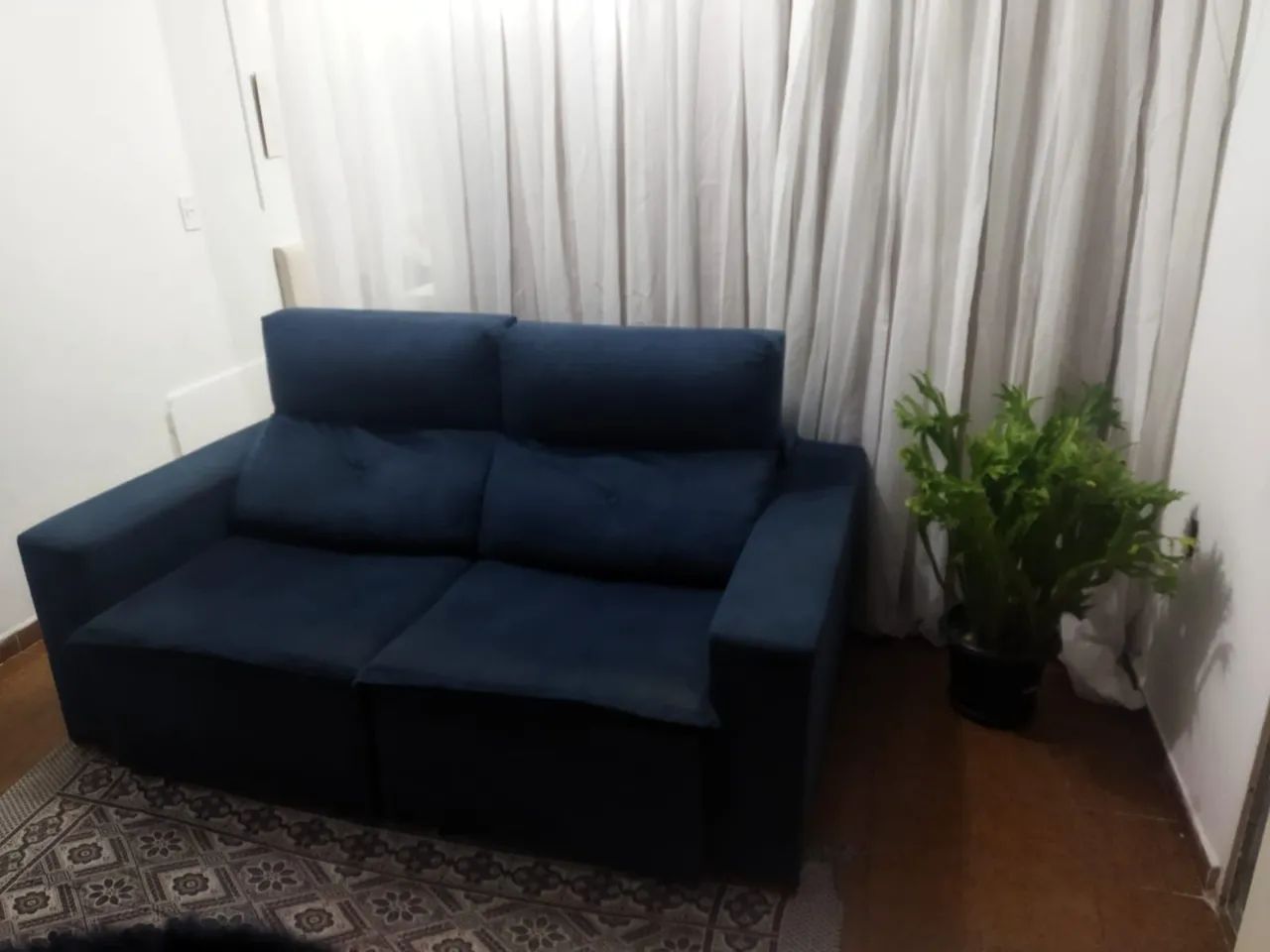 Sofá retrátil dois lugares confortável em ótimo estado 