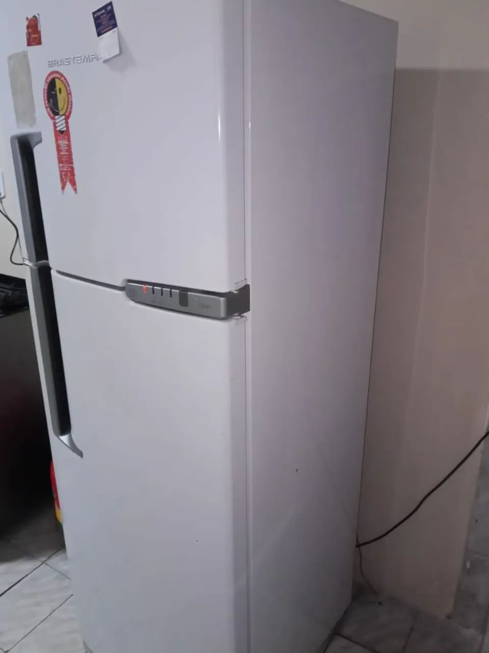 Geladeira Brastemp está funcionando perfeitamente tem algum marca de uso - Foto 3