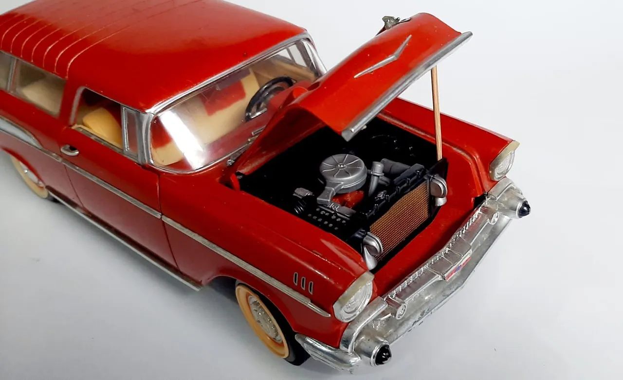 Modelo Chevrolet Nomad 1957 escala 1/18 Road Tough - Foto 2