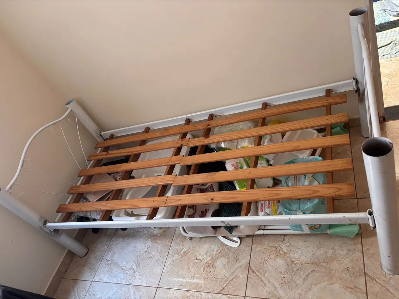 Cama solteiro com colchão 