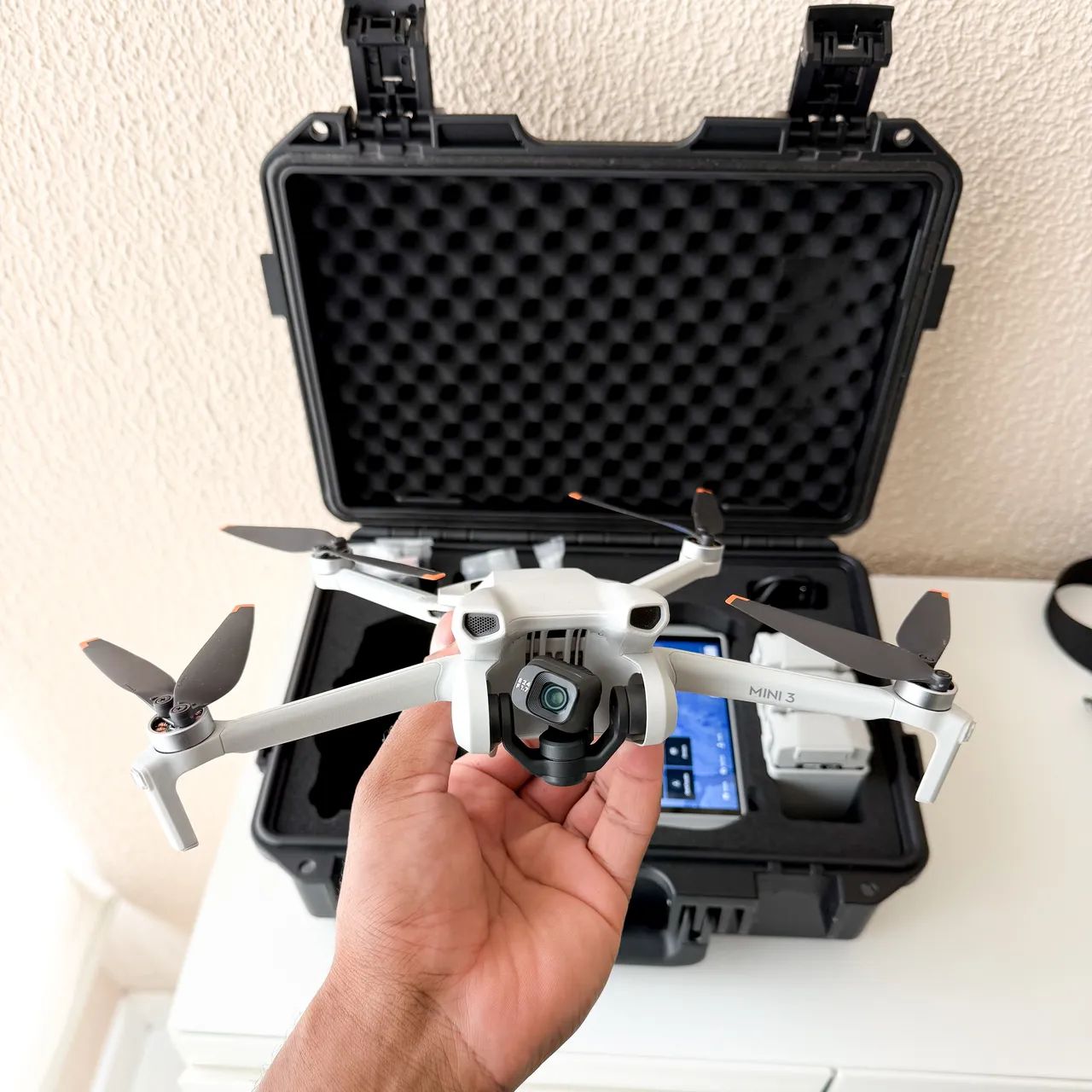 DJI Mini 3 Completo - Controle com Tela e 3 Baterias + maleta rígida e cartão micro sd - Foto 4