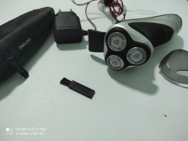 Barbeador Elétrico Philips Aquatouch