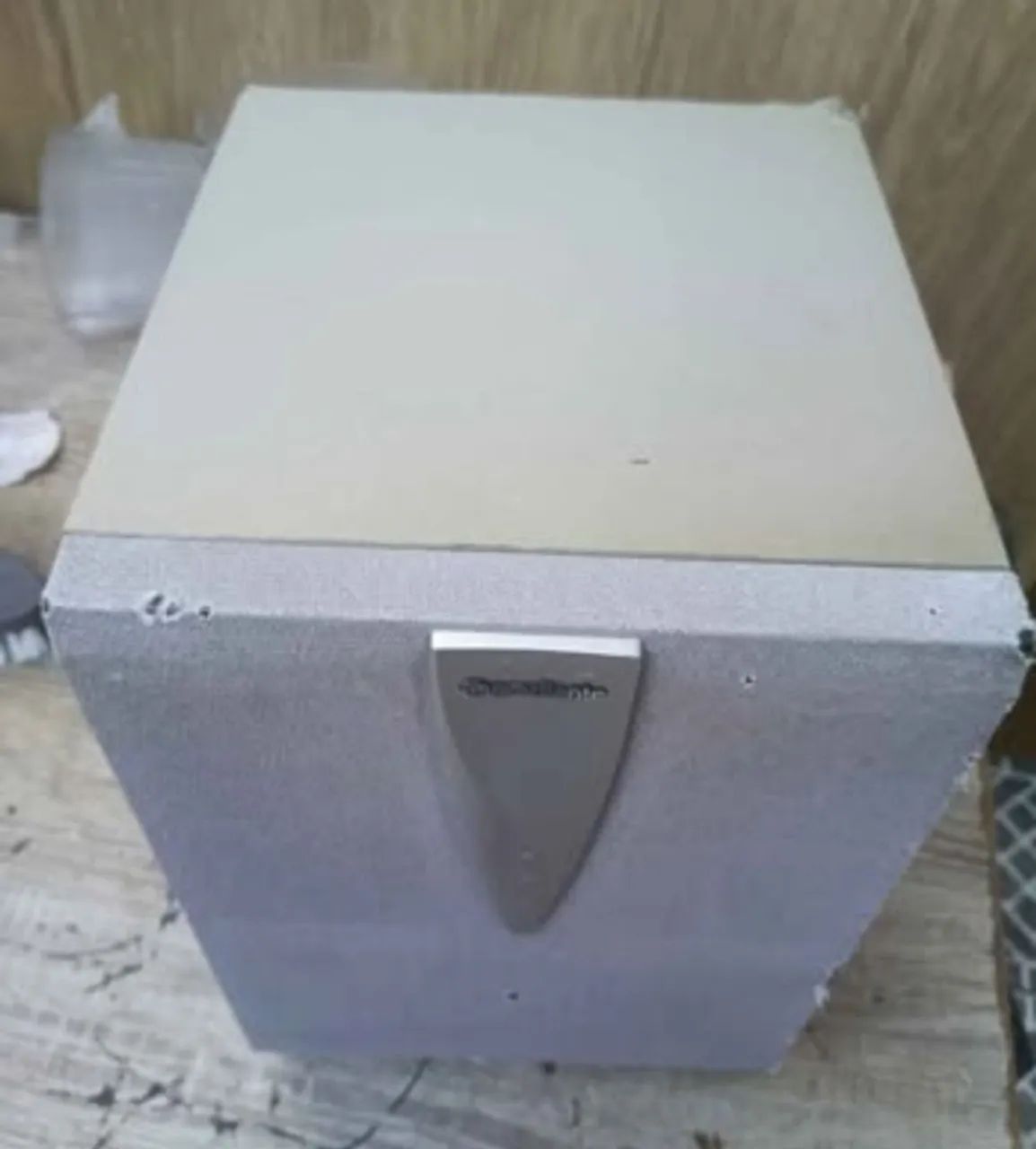 Caixa vintage de subwoofer gradiente funcionando perfeitamente - Foto 2