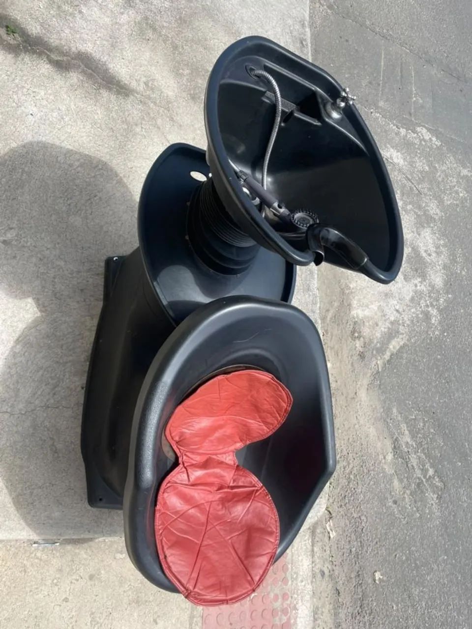 Vende-se um lavatório e uma cadeira de salão  - Foto 2