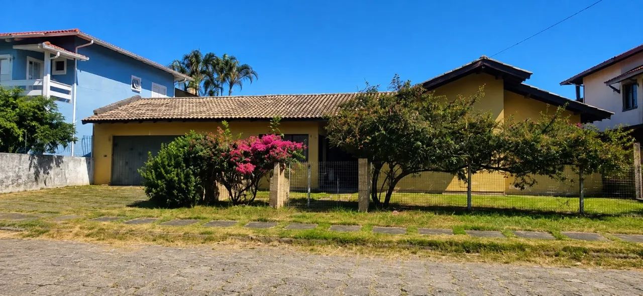 Casa de 4 dormitórios à venda no Córrego Grande
