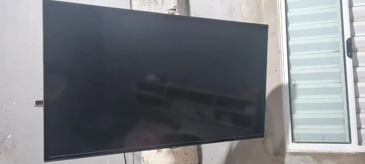 Tv 40 polegadas semi novo