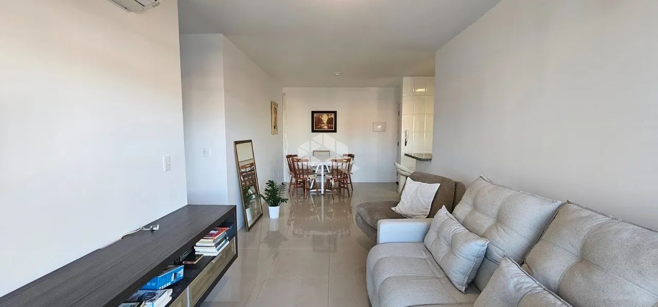APARTAMENTO COM 3 QUARTOS SENDO 1 SUÍTE 1 VAGA DE GARAGEM NA TRINDADE FLORIANÓPOLIS - Foto 2
