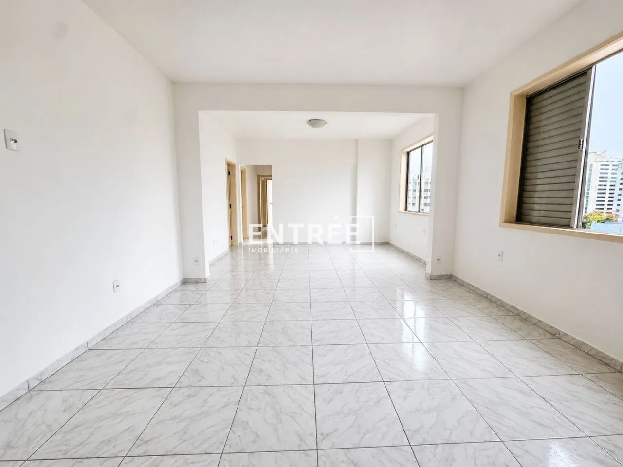 Apartamento 4 Quartos (sendo 1 Suíte) e 1 Vaga livre - Centro