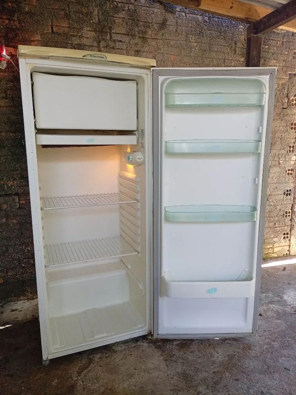 Geladeira Eletrolux 310 litros funcionando perfeitamente  - Foto 4