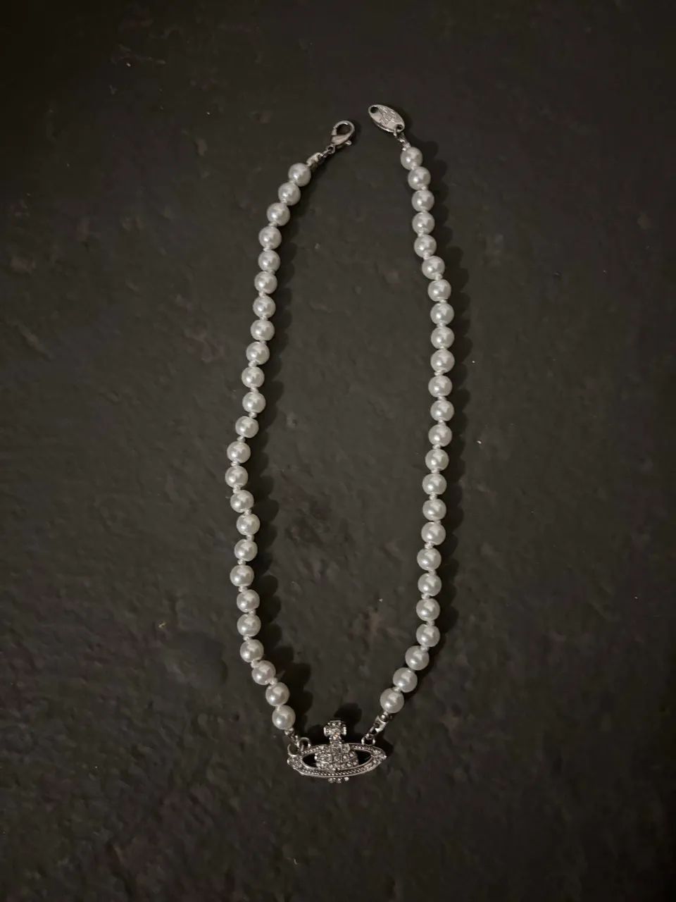Colar vivienne westwood pérolas 