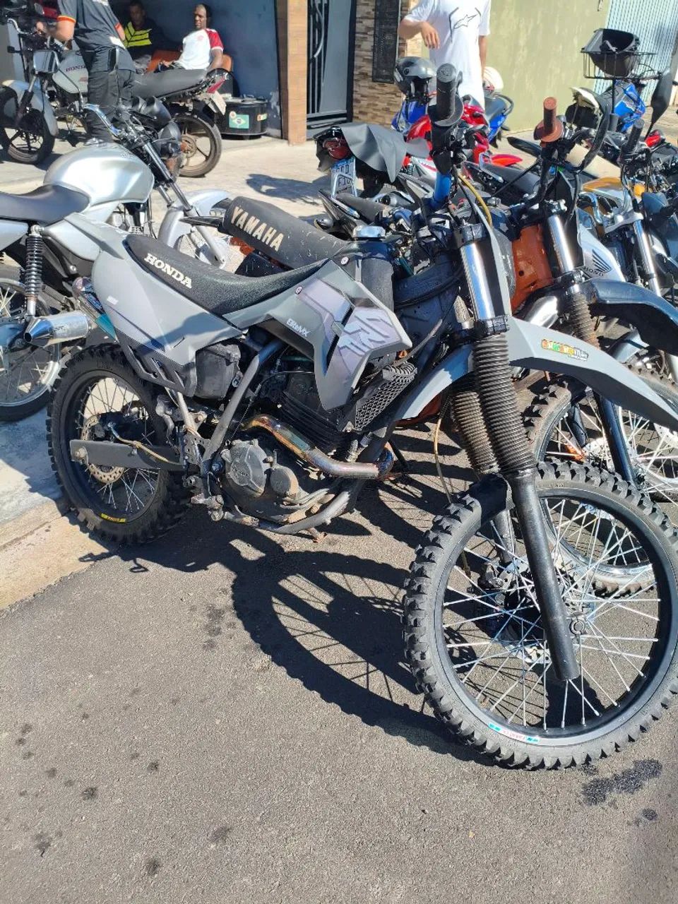 XRE 300 de leilão 