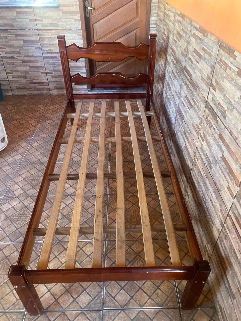 Cama confortável com colchão 
