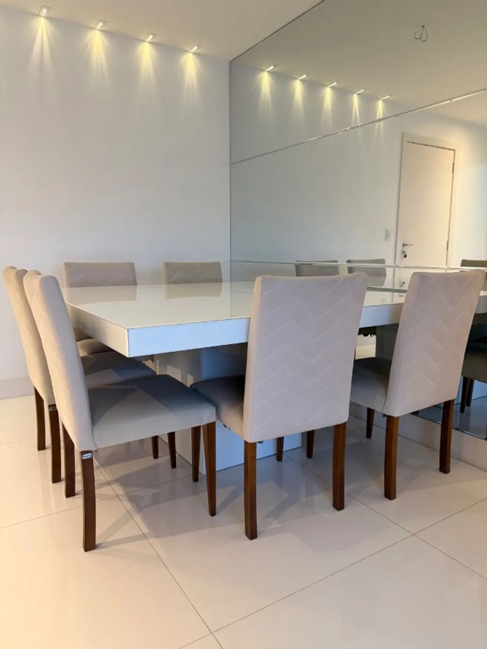 Mesa de jantar + 6 cadeiras