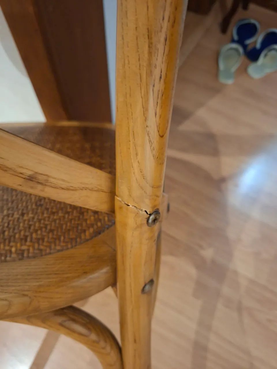 Cadeira elegante com avaria - Foto 2