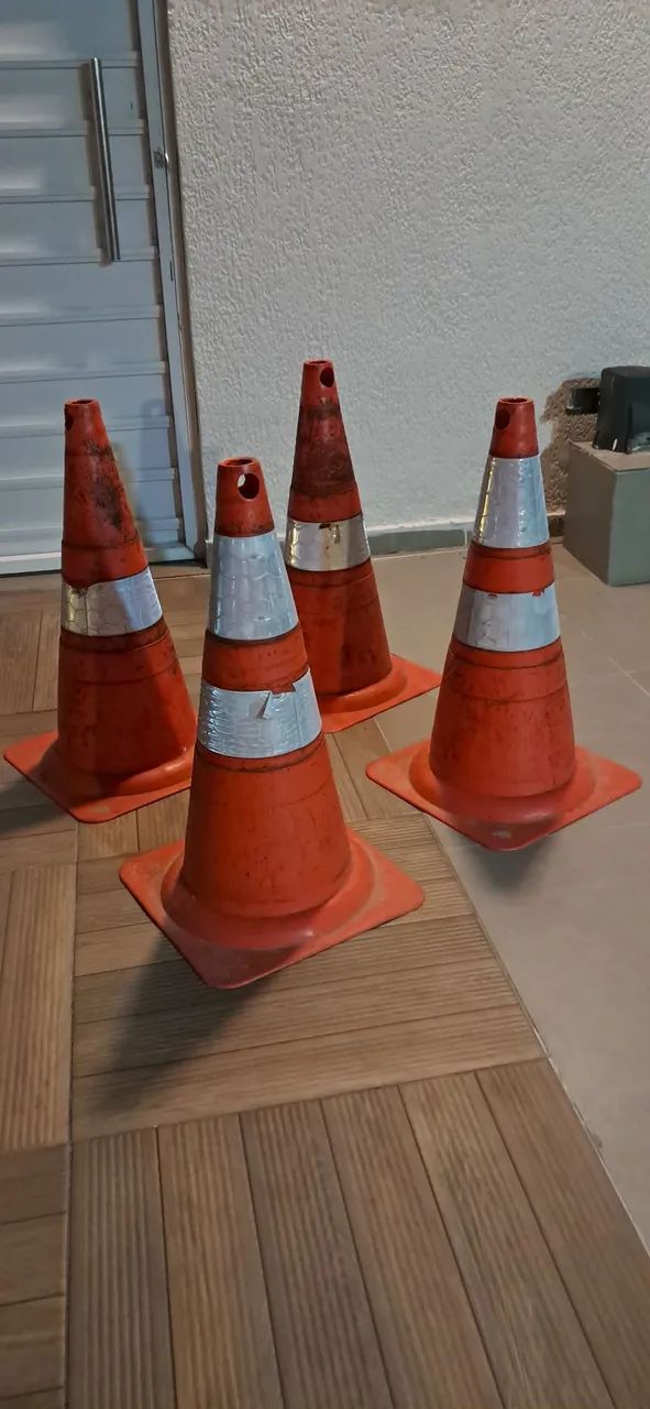 CONE DE SINALIZAÇÃO R$ 50.00 a unidade. - Foto 2