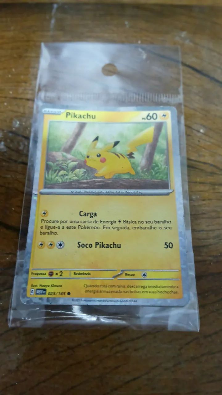 Carta pokemon do pikachu raro de 151