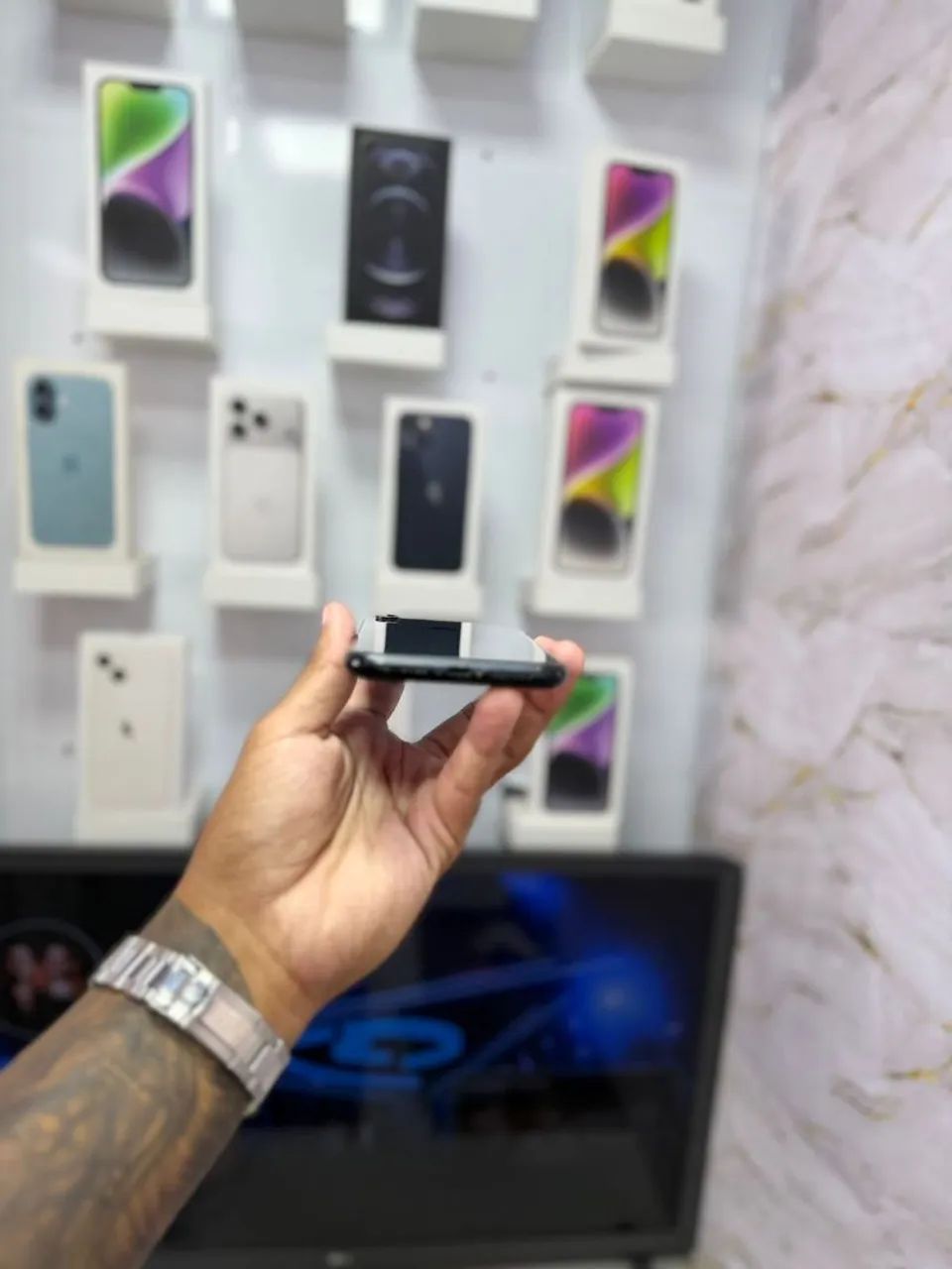 IPHONE XR 64GB<br>R$ 750,00 - Celulares e Smartphones - Samambaia