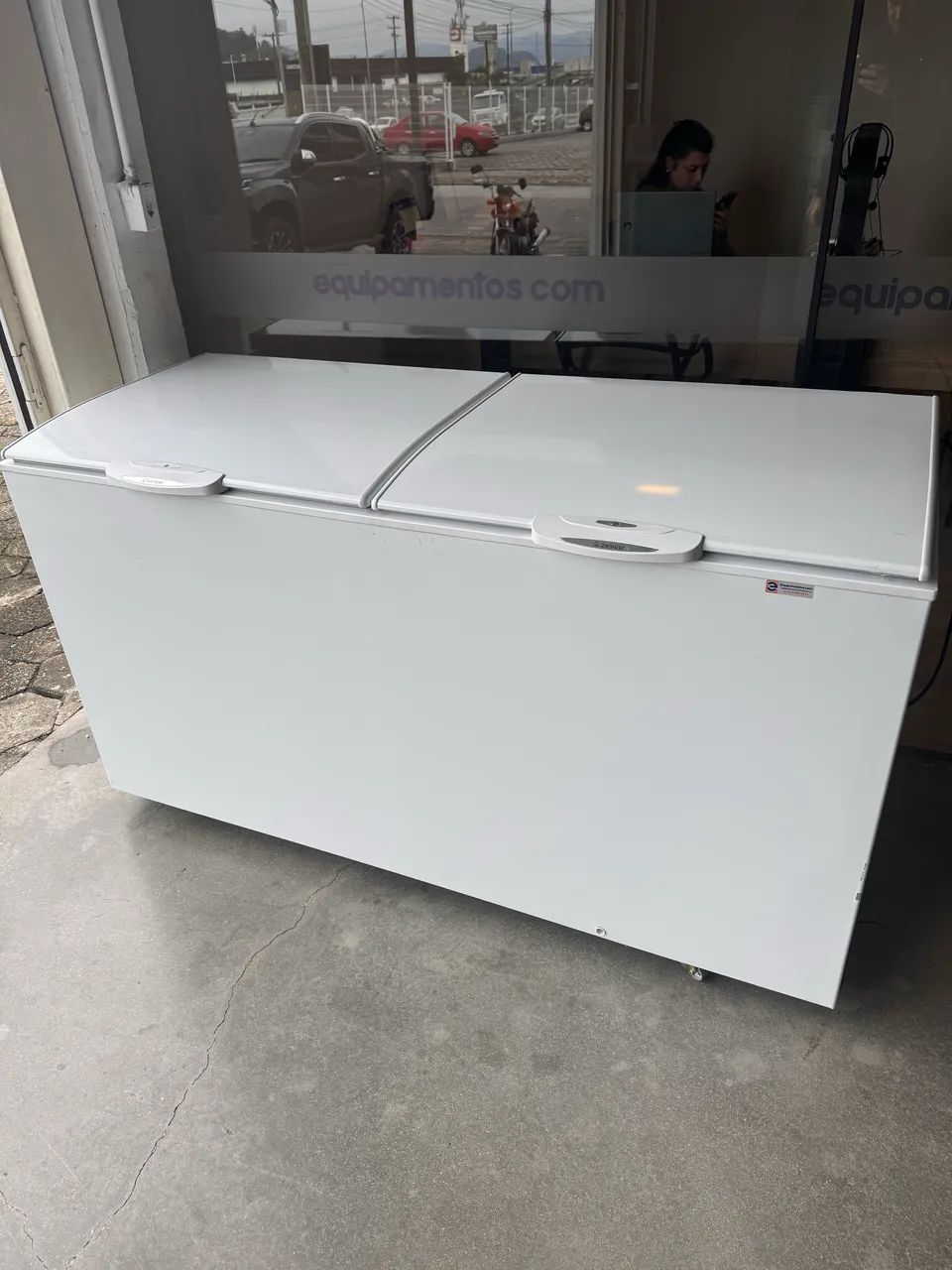 Freezer horizontal 2 tampas 535 litros Gelopar