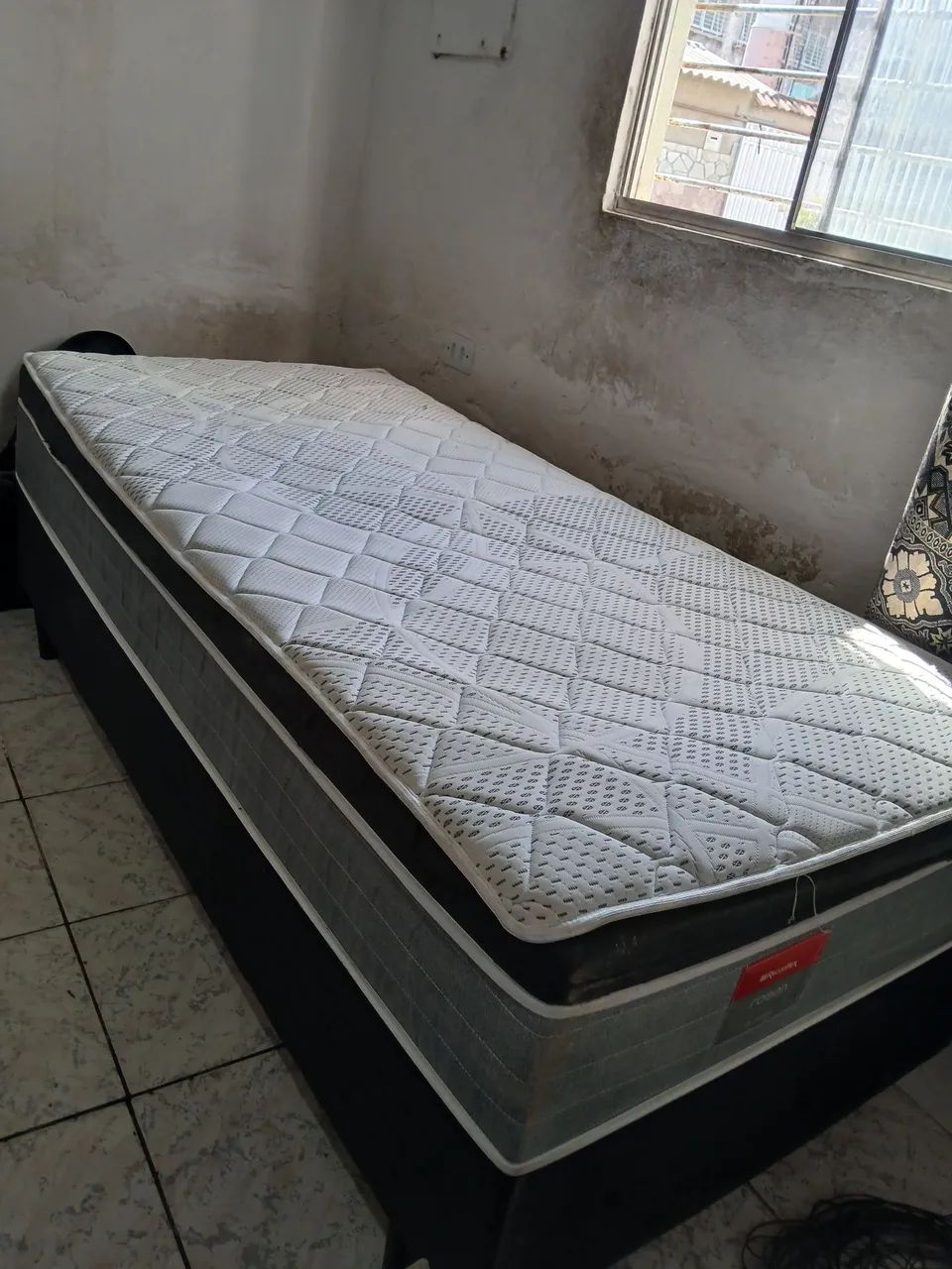 CAMA BOX SOLTEIRÃO MOLAS ENSACADAS SEMI NOVA 3 MESES DE USO  - Foto 4