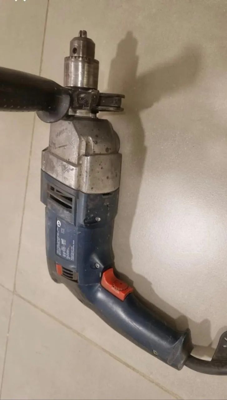 FURADEIRA PROFISSIONAL BOSCH 220V