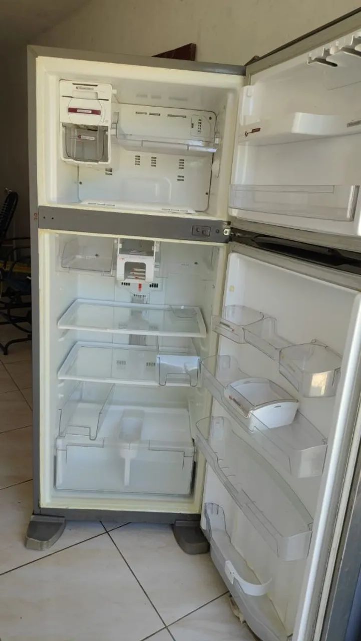 GELADEIRA COM DEFEITO  - Foto 2