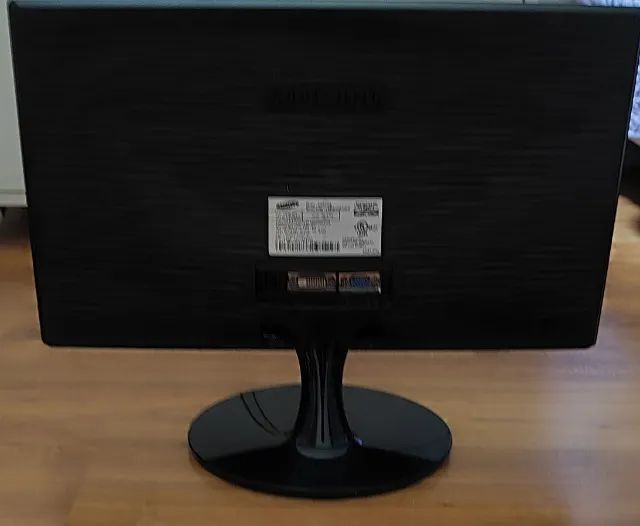Monitor LED de 20 polegadas Samsung SyncMaster S20B300 com cabo VGA/VGA - Foto 3