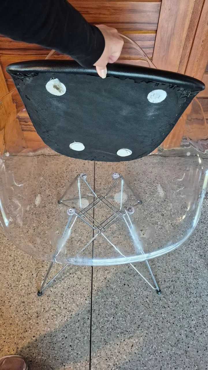 Cadeiras modelo Charles Eames Eiffel Transparente + Almofada Preta - Foto 4