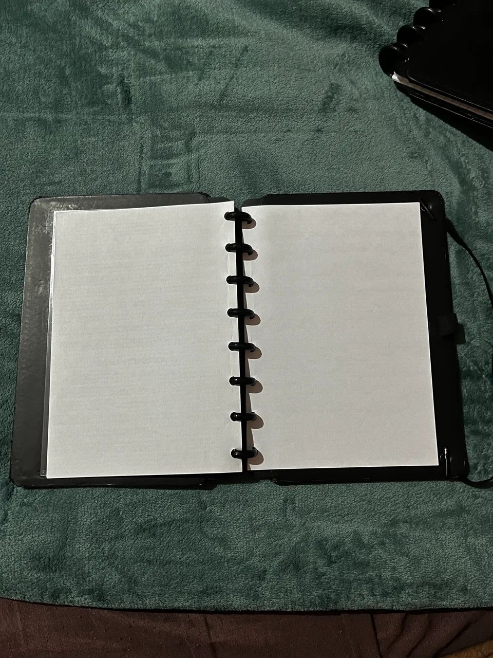 KIT COM 3 CADERNOS DE DISCOS + 3 REFIS QUADRICULADOS - Foto 3