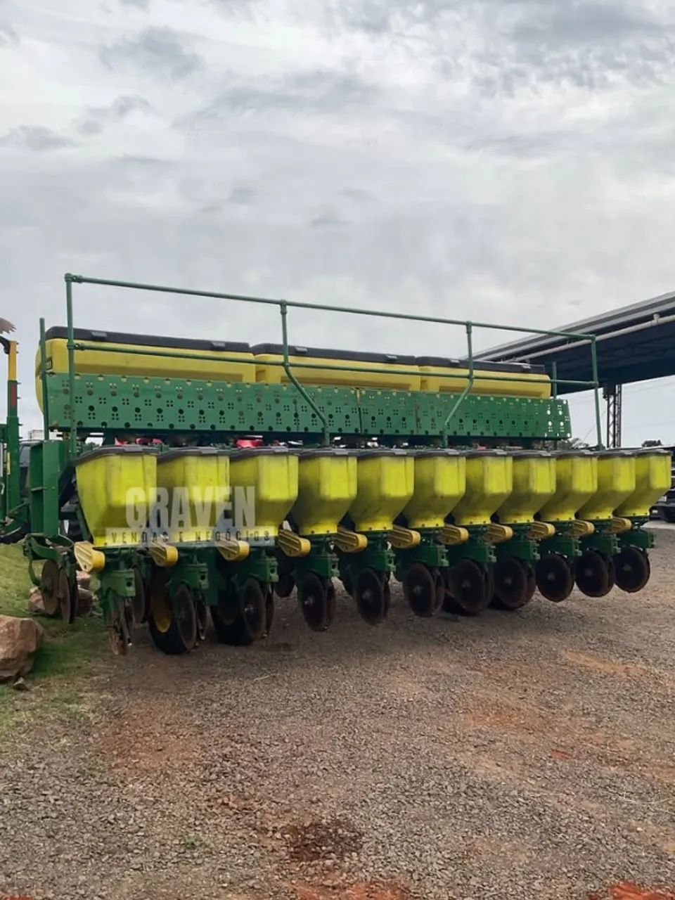 Plantadeira John Deere 1111 - 11 linhas - Foto 2