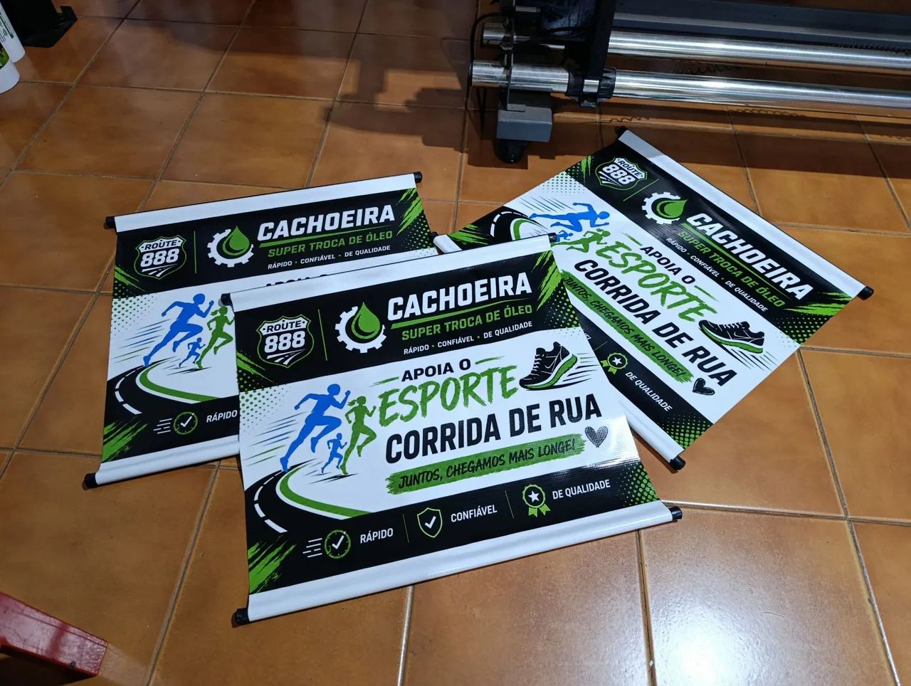 Banner madeira e cordinha 