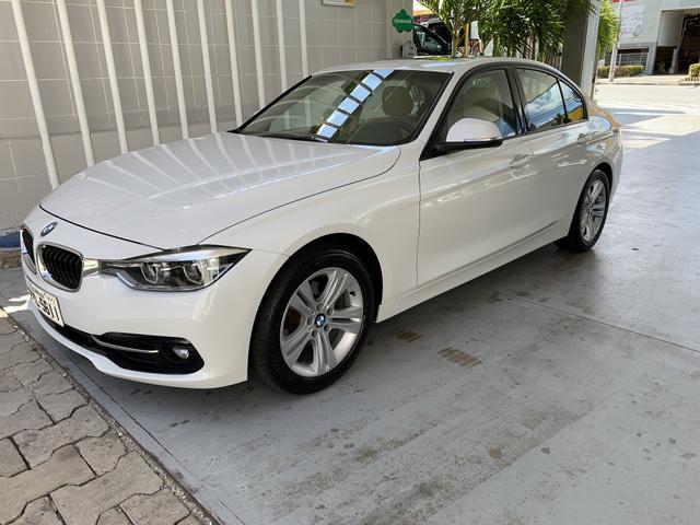 BMW 320 M Sport 2017 com teto 23.000km