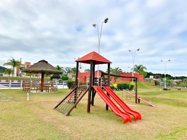 Terreno com escritura pode financiar em condomínio área de lazer completa - Foto 3