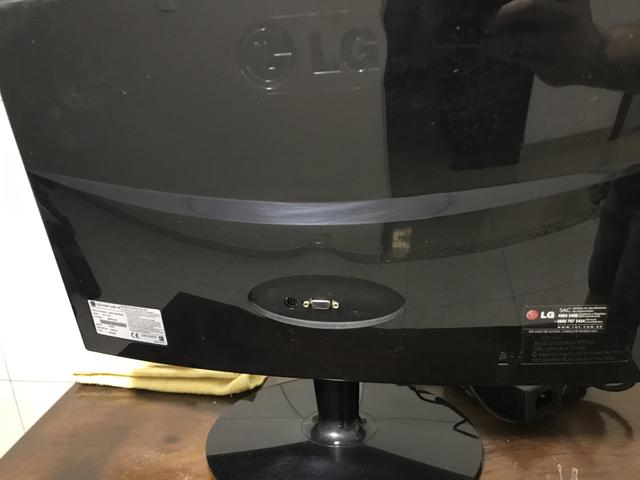 Monitor LG LED LCD Flatron 21.5? Modelo E2240S - Foto 5