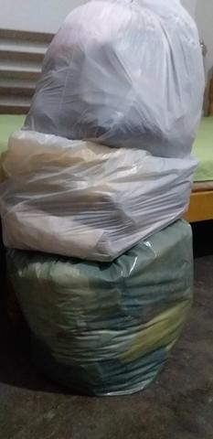 Vendo roupas para bazar
