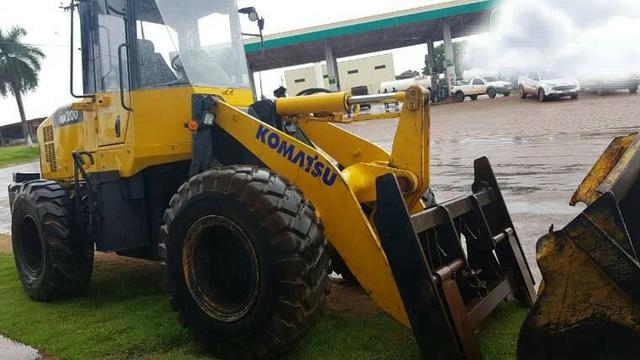 Pá carregadeira komatsu WA 220 - Foto 6