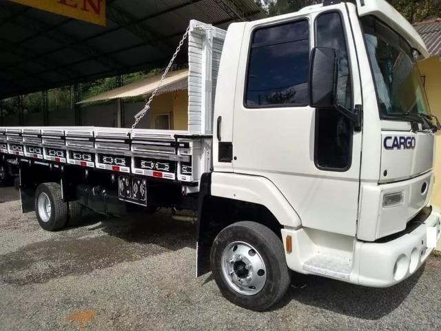 Ford Cargo 815. carroceria